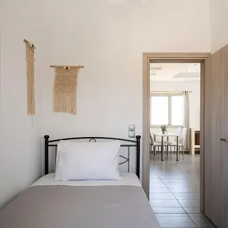 In The Heart Of & Free Pool - Nychteri Apartment Fira (Santorini)