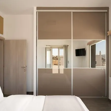 In The Heart Of & Free Pool - Nychteri Apartment *