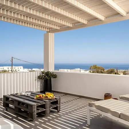 In The Heart Of & Free Pool - Nychteri Fira (Santorini)